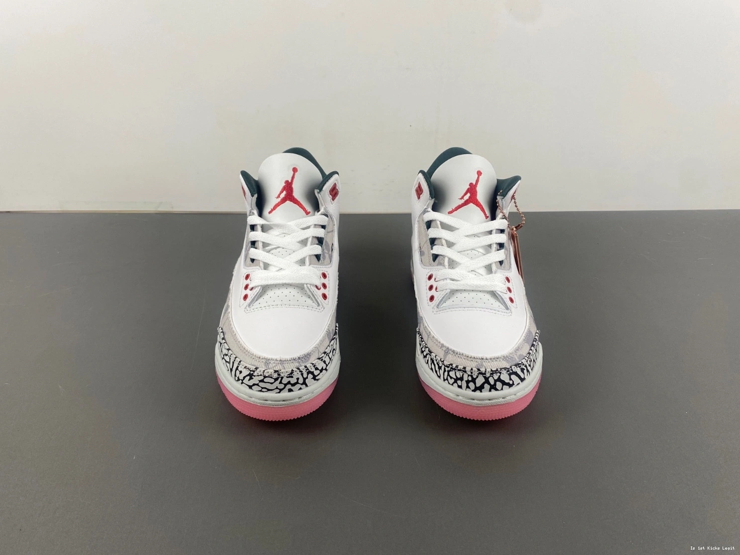 HM6993-100 - Wings Men's 3 Jordan Retro 1218